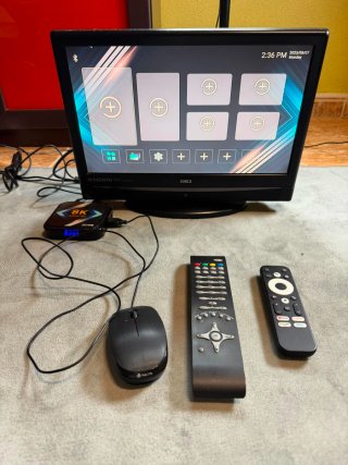 Televisor OKI pequeño 16 pulgadas.