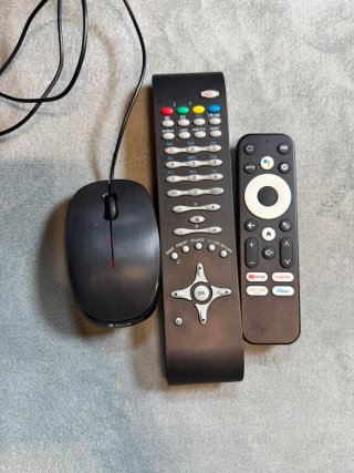 Televisor OKI pequeño 16 pulgadas.