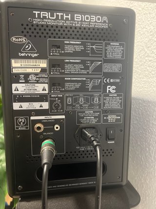 Behringer B1030A Truth Monitor (leer anuncio)