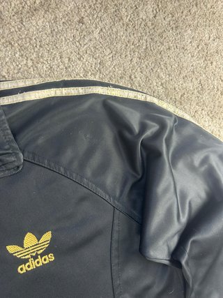 Chaqueta Adidas Negra y Dorada Talla XL Vintage