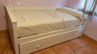 Cama nido de madera blanca, del corte inglés.