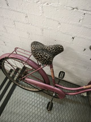 Bicicleta Vintage Rosa con Cesta
