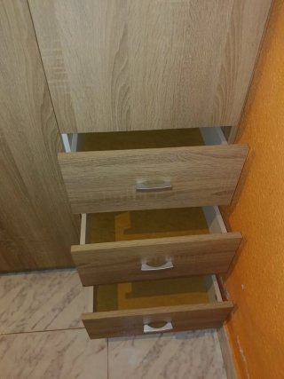 Armario de madera y blanco