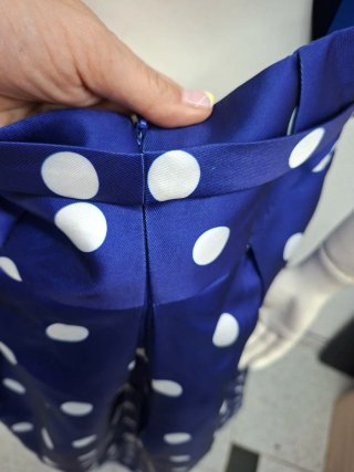 Vestido azul de lunares para evento