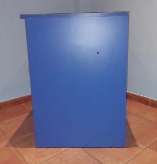Escritorio azul con cajón