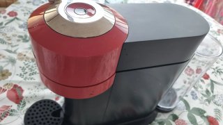 Cafetera Nespresso Vertuo Roja