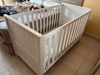 Cuna de bebé blanca