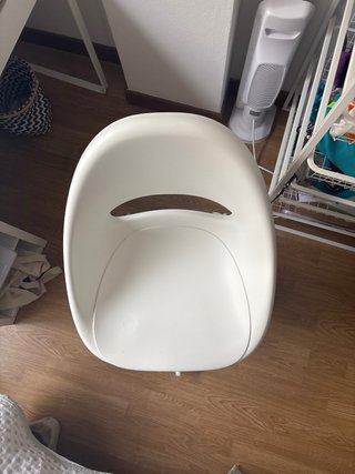 Silla de escritorio blanca y morada