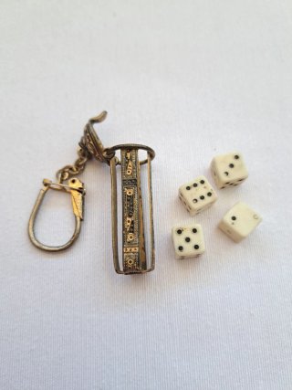 Llavero juego de dados