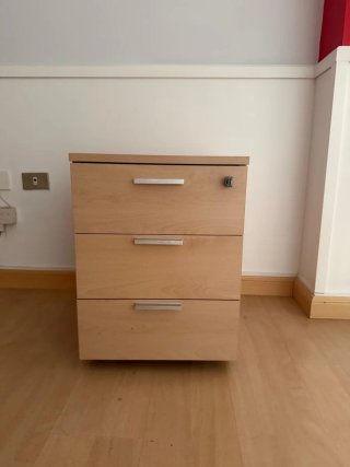 Cajonera de madera con cerradura
