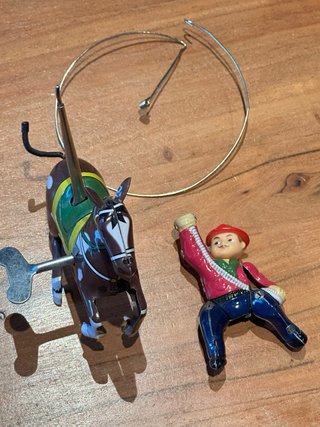 Juguete vaquero Cowboy montado a caballo que gira