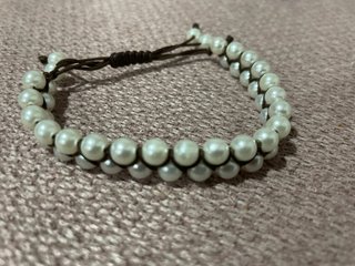 Pulseras artesanales perlas y cordón turquesa