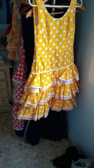 Traje de flamenca amarillo lunares corto