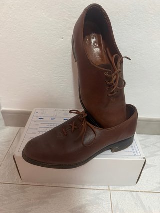 Zapato de cuero tipo polaina