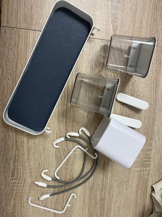 Accesorios SKADIS transparentes y blancos