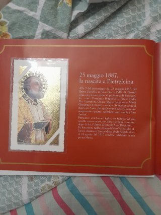 Album Padre Pio con monete e santini