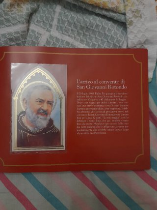 Album Padre Pio con monete e santini