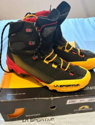 Botas La Sportiva Negras y Amarillas