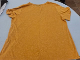 Blusa T XL. Medidas en descripción