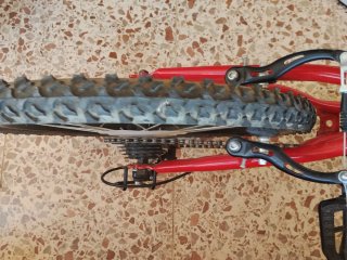 Bicicleta infantil roja