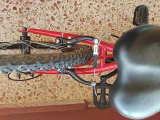 Bicicleta infantil roja