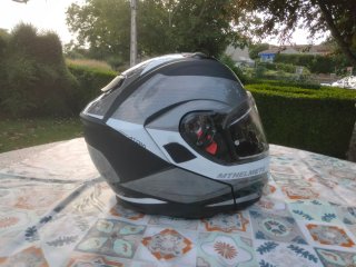 Casco Modular MT Helmets Gris y Blanco