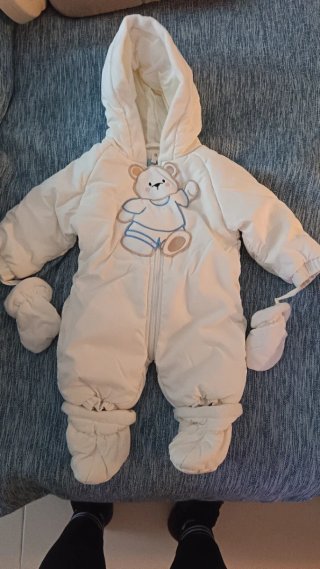 Mono de bebé oso blanco con manoplas
