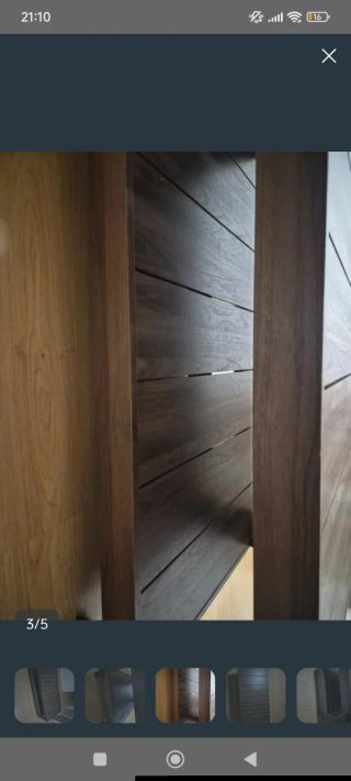 Mesa de salón de madera y metal