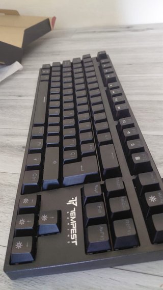 Teclado Mecánico Tempest K11 Ocre
