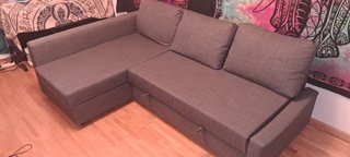 Sofá chaise longue gris con arcón y cama