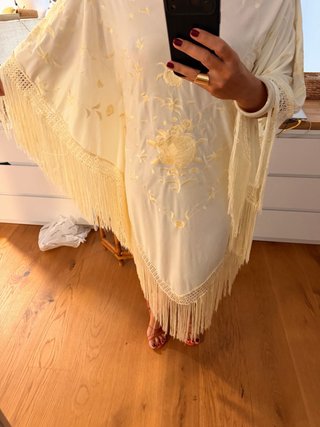 Vestido Kaftan Mantón Manila Crema