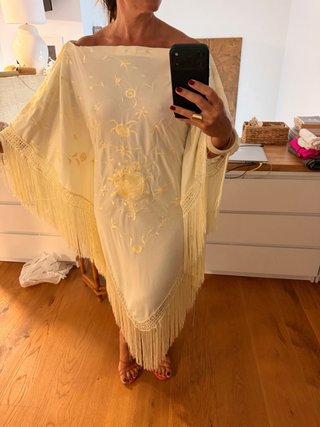 Vestido Kaftan Mantón Manila Crema