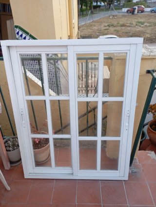 Ventana aluminio palillería blanca