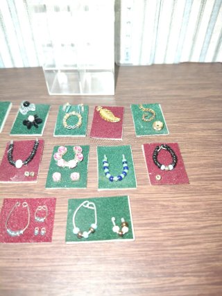 Lote Joyas y Vitrina Escala 1:12