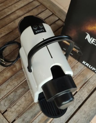 Cafetera Krups Nespresso Blanca