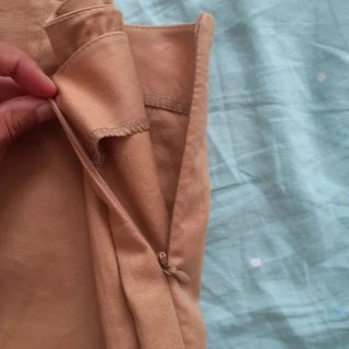 Pantaloni beige gamba ampia