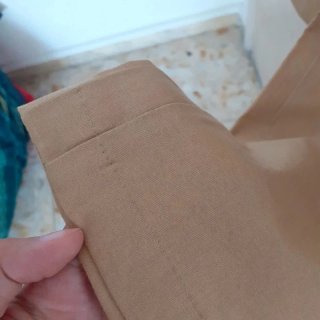 Pantaloni beige gamba ampia