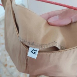 Pantaloni beige gamba ampia