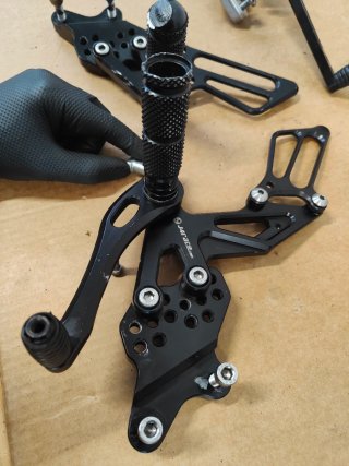 Estriberas retrasadas Suzuki GSXR 600 750