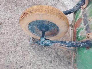 Carretilla verde de jardín con rueda PVC