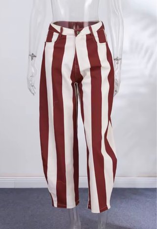 Pantalones de rayas rojas y blancas
