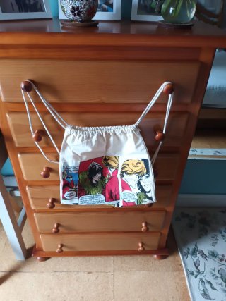 Mochila de algodón con estampado de cómic. Muy chu