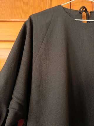 Blusa negra de crepe mujer