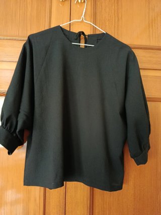 Blusa negra de crepe mujer