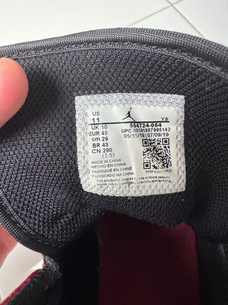 Jordan 1 Mid Negro Rojo