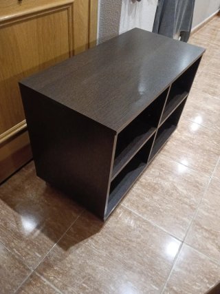 Mueble de madera marrón