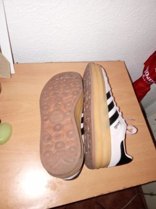Zapatillas Adidas Gazelle rosas y blancas