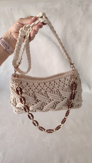 Bolso Macramé Blanco con Cadena Dorada