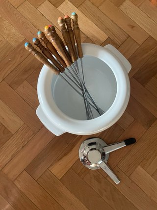 Set de fondue blanco con 6 pinchos