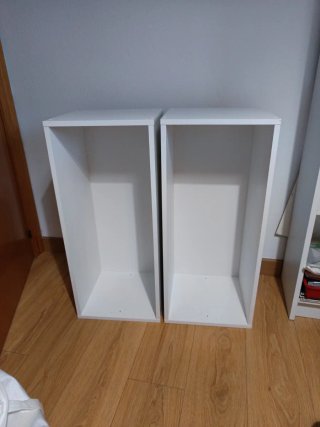2 Estanterías blancas de madera